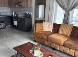 Secure 1 Bedroom Apartment in Midrand, Waterfall City - Lock Up and Go - Free WIFI and Parking - 9 Elizabeth Place