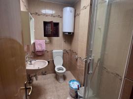 Kata, hotel a Razvala