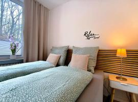 Große 68 qm Wohnung am Stiftsbergpark, 24 Std Check-In, Parkplatz, 3 Schlafzimmer, 6 Personen, WLAN, 55 Zoll Fernseher, Familien- Geschäfts- Monteurwohnung, hôtel à Herford
