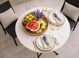 Cute House Near Sea with Private Balcony