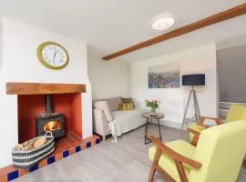 Modern Cottage Countryside Views Private Parking