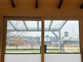 Das Weichenhaus direkt am Nord-Ostsee-Kanal