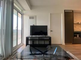 Luxury 2 Bed Apartment In Vaughan Near Wonderland!, Hotel in Vaughan