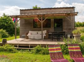 Tiny house gite bucolique Brocéliande Hébergement insolite et centre bien être โรงแรมในSaint-Brieuc-de-Mauron