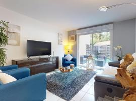 Cozy Family House Double Terrace & Parking, Hotel in Vert-le-Grand