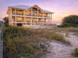 The Gayosa House 9BR Beachfront Oasis with Private Pool & Hot Tub