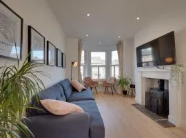 Modern & homely 2-bed - close to BEACH