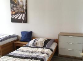 Einfache Monteurwohnung mit kostenlosem Parkplatz, viešbutis mieste Uetze