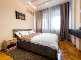 Arena public FREE parking in front of building