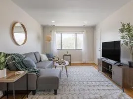 Workforce Stay 2BR Furnished Apartment Near Netherlands Training KC