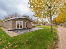 Villa Riant I 6 persoons vakantiehuis op Resort de Betuwe: Zennewijnen şehrinde bir otel