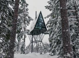 PAN Treetop Cabins, hotel in Åsnes