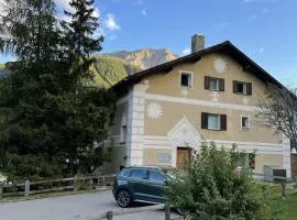 Apartment Chesa Sur En by Interhome