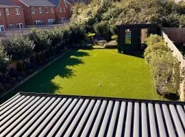 Spacious & Modern House in Sittingbourne