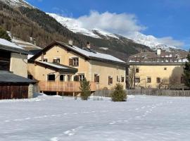 Holiday Home Chesa Delfins by Interhome, villa i Cinuos-Chel