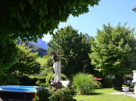 Apartment Weisse Villa by Interhome, hotelli kohteessa Mitlödi