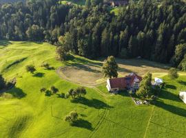 Apartment Bauernhaus VordereAu by Interhome โรงแรมในSchwellbrunn