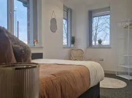 Uebert Heights Cannock Hospital Bus Station Town Centre 5min Walk Free Parking Centrally Located