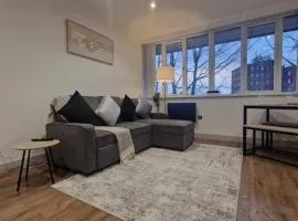 Uebert Heights 2bed Slps up to 6 Central Cannock Location 5min Walk to Cannock Town