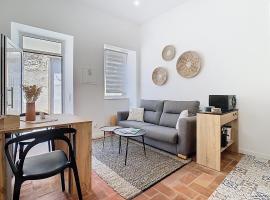 Casa Beira-Mar, accommodation in Olhao with Rooftop, ξενοδοχείο σε Olhão