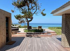 Magnificent Seaside Villa With Stunning Views, hotel v destinaci Hundested