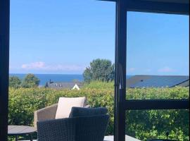 Charming Holiday Home With Baltic Sea Views, hotelli kohteessa Sandvig