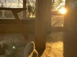 Eco House in Kaniv Peaceful Nature Stay – hotel w mieście Kaniów