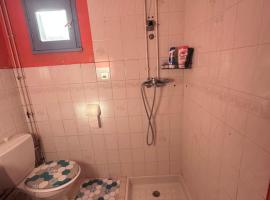 Petit studio cosy, hotel Cersay városában