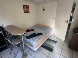 Petit studio cosy, Hotel in Cersay