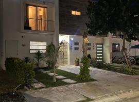 Casa completa, Zona note tsm, 3 dormitorios, 1 baño completo y medio, asador y jardín, viešbutis mieste Toreonas