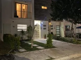 Casa completa, Zona note tsm, 3 dormitorios, 1 baño completo y medio, asador y jardín