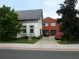 Apartment Großzügige Ferienwohnung mit Garten und Terrasse- nur zwei Kilometer vom Strand by Interhome