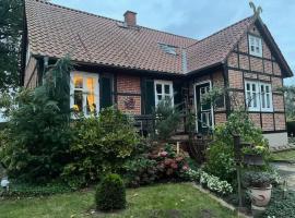 Holiday Home Haus Elbrose inmitten von Rosen mit Elbdeichzugang by Interhome, hotel u gradu Lenzerwische