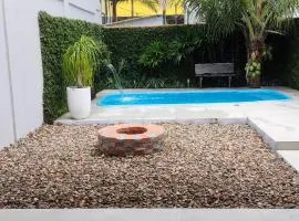 Sobrado com Piscina Privativa
