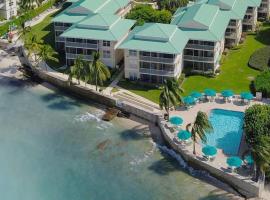 ON 7-MILE BEACH 2-Bedroom Renovated Ground Floor Condo at Plantation Village, хотел в Grand Cayman