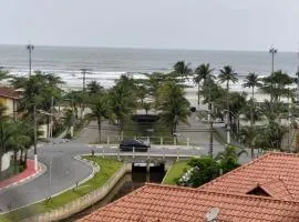 Apartamento com vista para o mar perto do centro de Bertioga