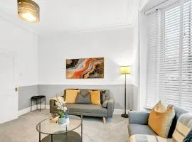 Homes Assist Stays - Spacious and Comfy 2-Bed Home Southampton, Sleeps 5