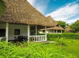 Beach Bliss and Blue Waters Villa, hotel u gradu Mambrui