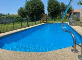 Cabaña con quincho, tinaja y piscina