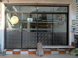 เส้นดี โฮสเทล Sendee Hostel, hostelli kohteessa Phitsanulok