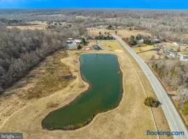 Huge Farmstay w/ Pool, Animals, Pond, & Game Room