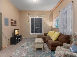 Eclipse Condo - Beautiful 2 Bedroom Stay by Beach