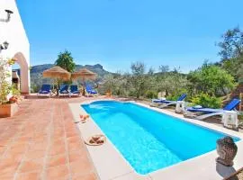 Holiday Home Villa Roble- Pers- Beheizter Pool- Petfriendly by Interhome