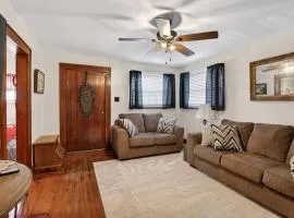 Vintage Home Near Casino, Speedway and Music Sites home