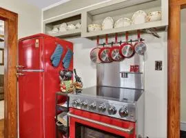 Vintage Home Near Casino, Speedway and Music Sites home