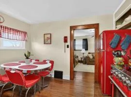 Vintage Home Near Casino, Speedway and Music Sites home