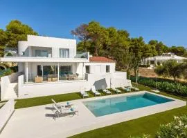 Holiday Home Villa Lucia mit Meerblick und Pool in Santo Tomas by Interhome