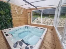 Apartment Mobilheim mit privatem Premium-Jacuzzi by Interhome