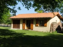 Holiday Home Gemütliches Ferienhäuschen im Grünen mit Terrasse by Interhome