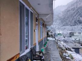 Tirthan Hill Wander Stay, hotel a Banjār
